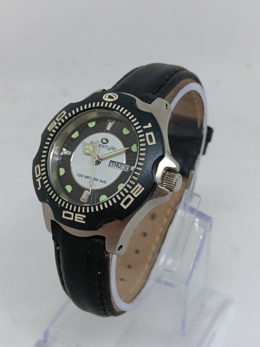 VINTAGE 1990s Freestyle Betty Shark X77601 Women's 30mm Quartz Day / Date Watch